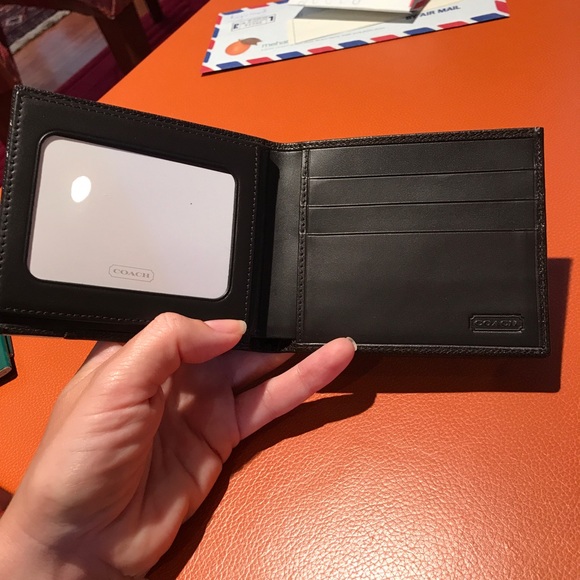 New never used genuine Coach black leather wallet - Picture 5 of 7